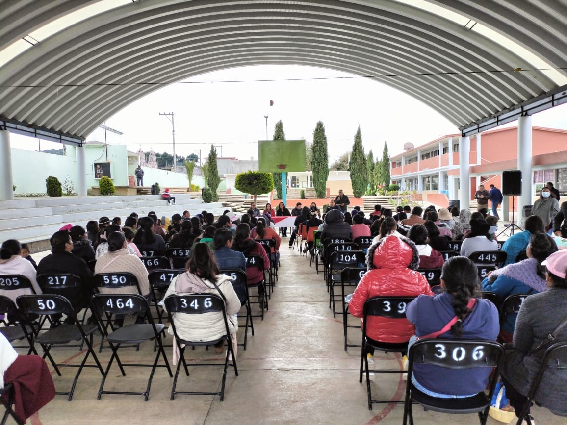 1701733816 11 En la escuela primaria de San Diego Suchitepec la Secretaria