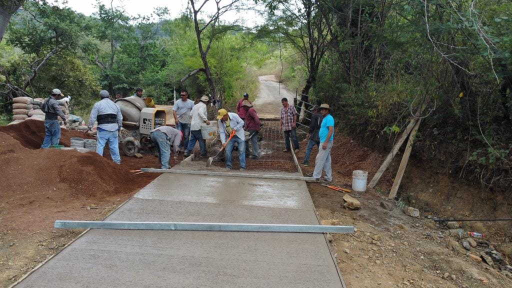 1701734175 319 Calle de concreto hidrahuilico de la comunidad de El Cascalote