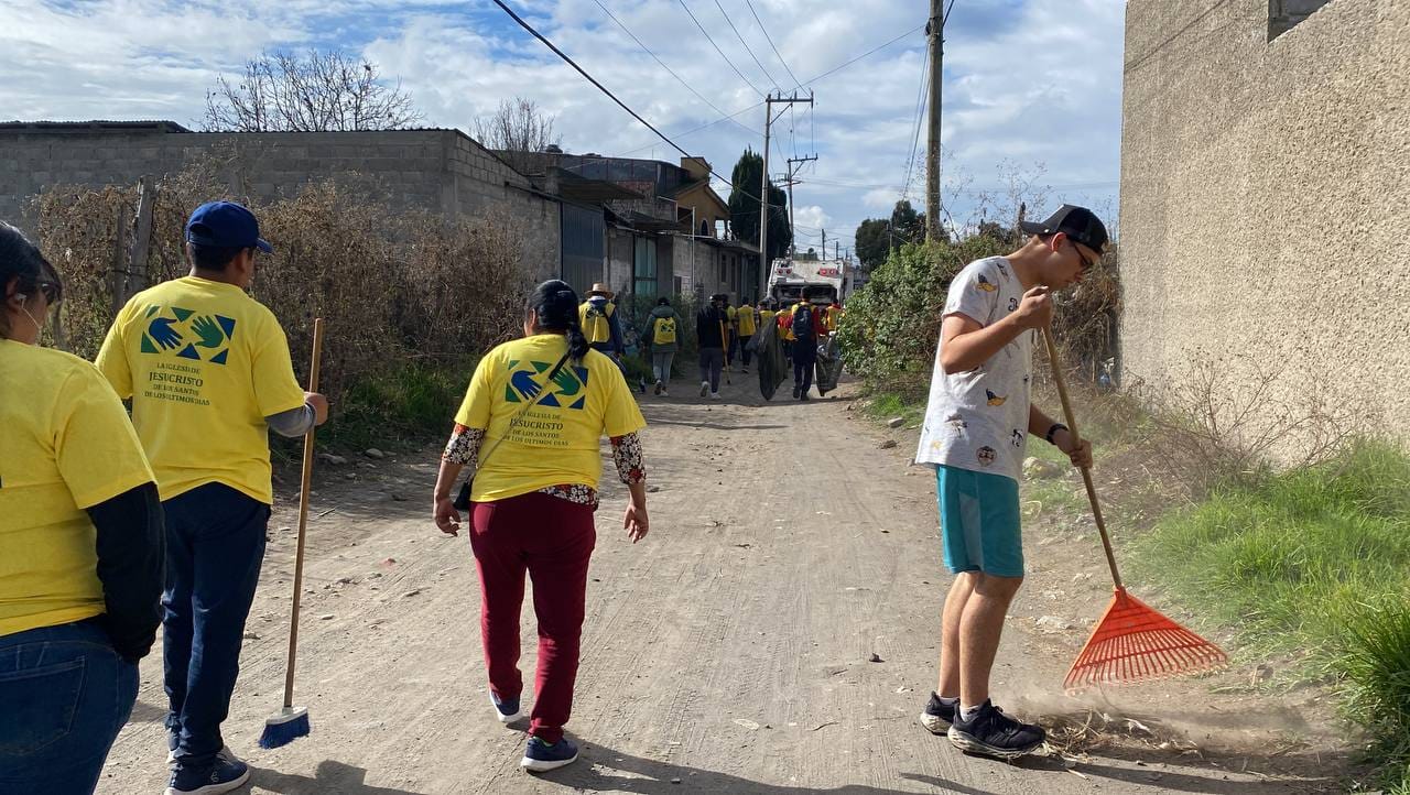 1701808764 434 Faena personal de la DireccionDeLimpia en coordinacion con la