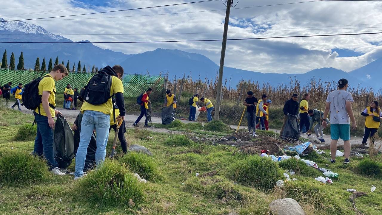 1701808769 510 Faena personal de la DireccionDeLimpia en coordinacion con la