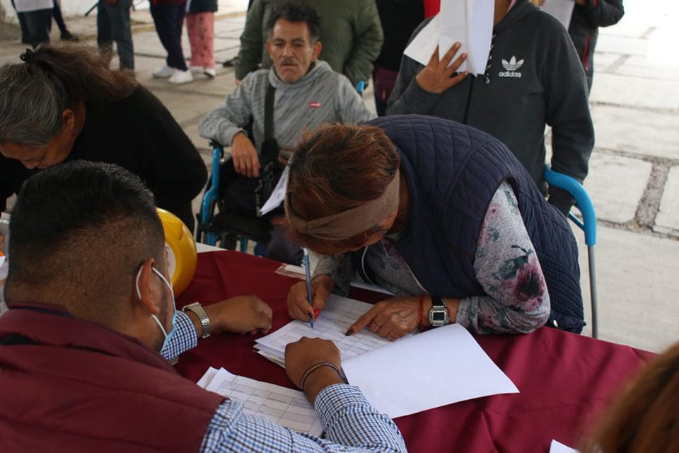 1701808958 716 Familias de la segunda Seccion de la Colonia Anahuac recibieron