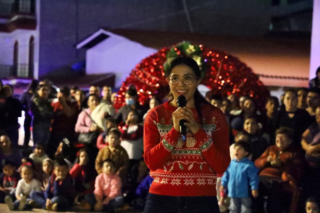 1701811120 473 ¡Celebremos juntos el espiritu navideno con luces que brillan como