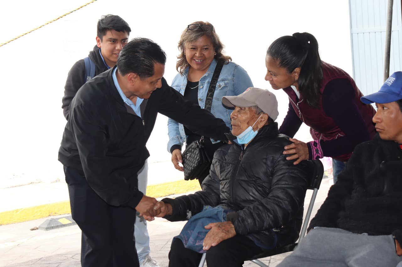 1701817005 533 Entrega de vales de equipamiento de calentadores solares pisos y