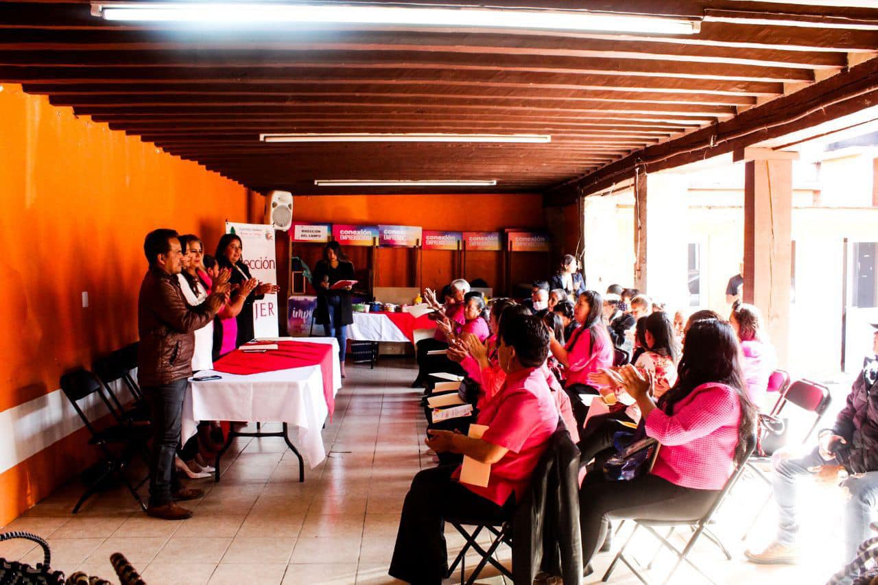 1701884019 657 Enhorabuena a las 24 mujeres coatepequenses que concluyeron exitosamente el