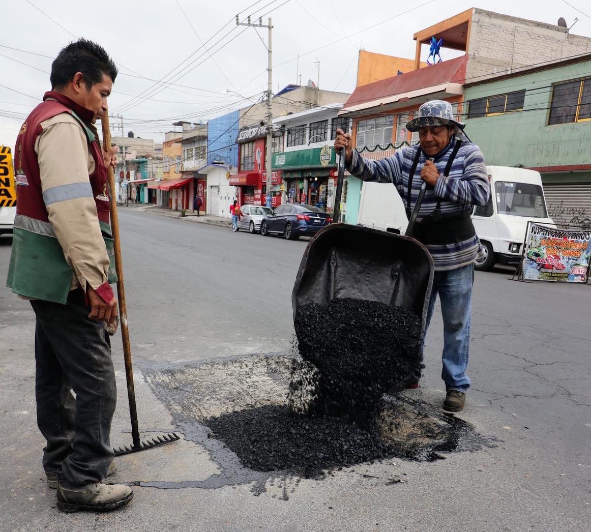 1701897113 304 ObrasPublicas Seguimos rehabilitando nuestras vialidades con trabajos de B