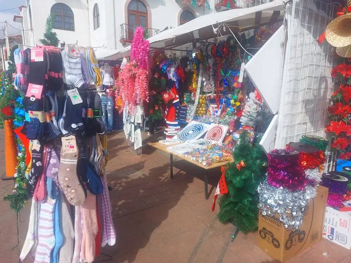 1701904802 Recuerda que ya esta instalado el bazar navideno en la jpg