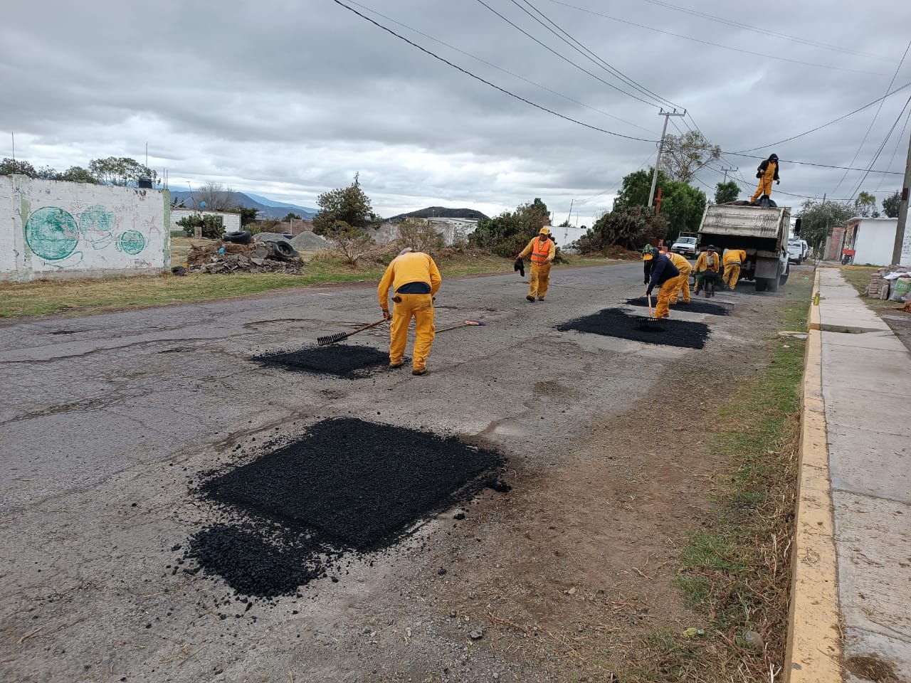 1701954225 394 Esta ocasion nos encontramos en SantaMariaTezompa realizando labores de bacheo