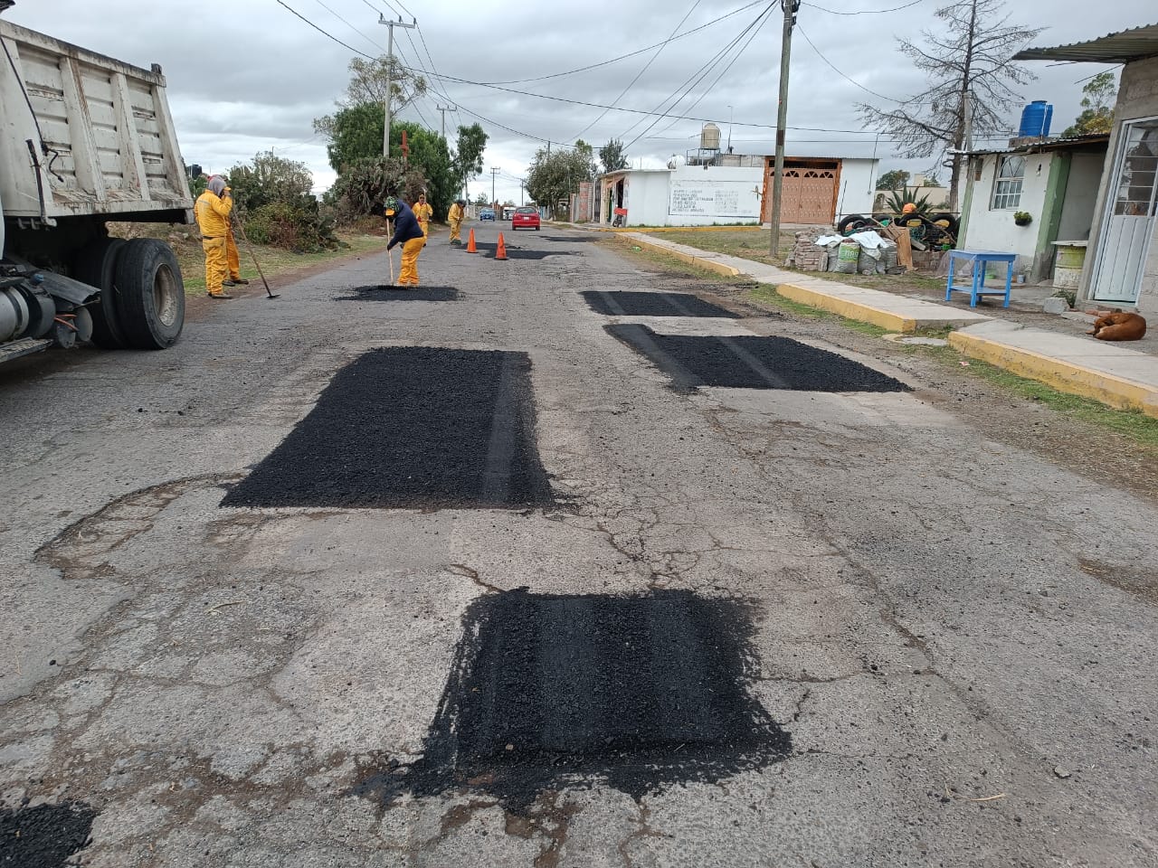 1701954243 Esta ocasion nos encontramos en SantaMariaTezompa realizando labores de bacheo