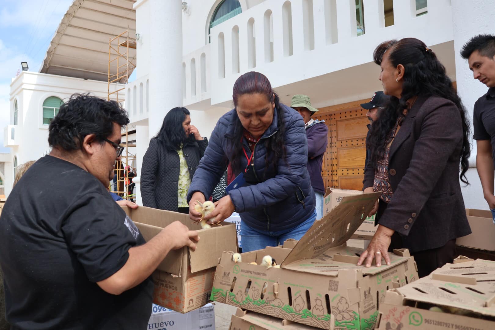 1701955298 550 La Coordinacion de Salud realizo la entrega de 4x20e30x20e3 𝗣𝗔𝗤𝗨𝗘𝗧𝗘𝗦