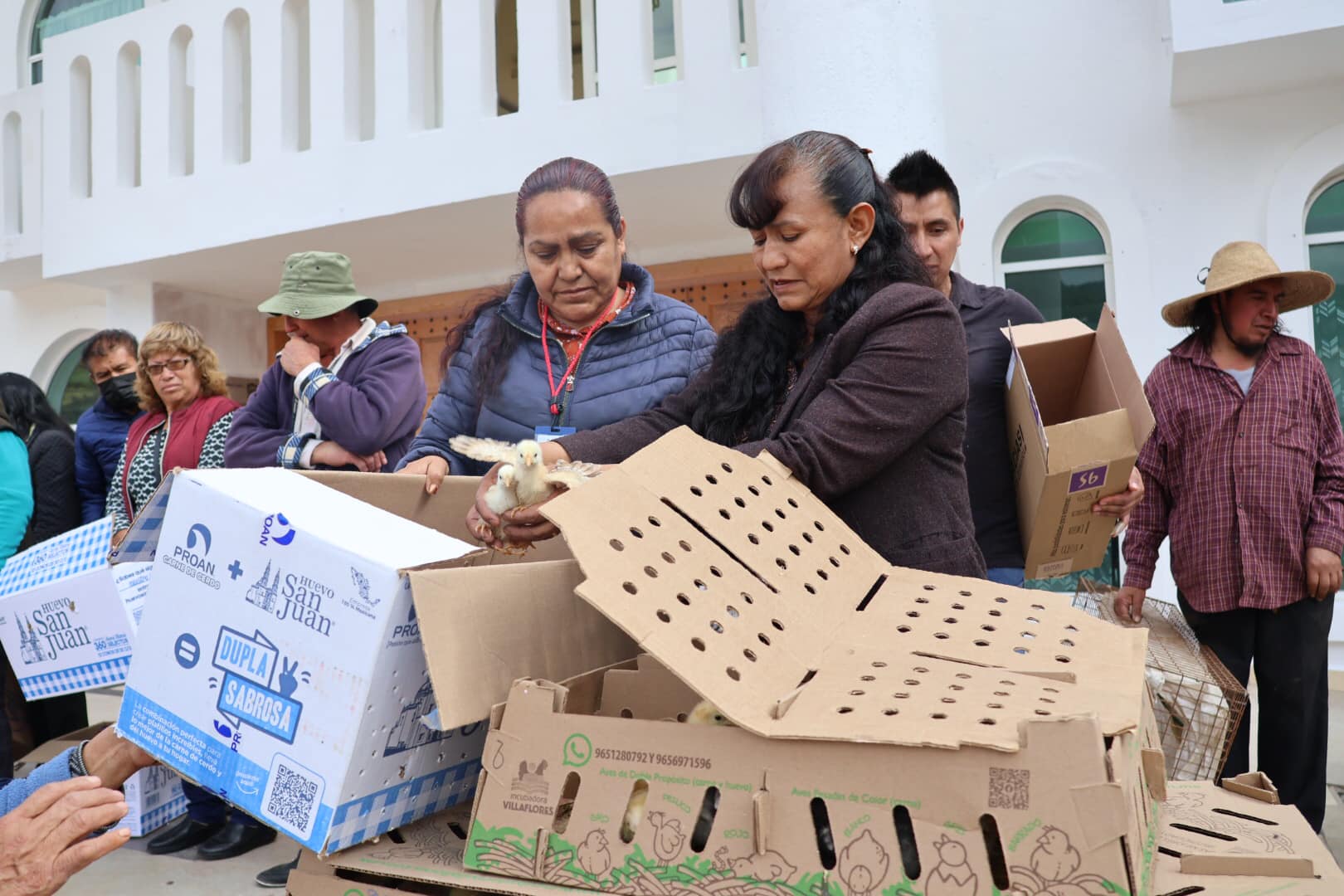 1701955304 825 La Coordinacion de Salud realizo la entrega de 4x20e30x20e3 𝗣𝗔𝗤𝗨𝗘𝗧𝗘𝗦