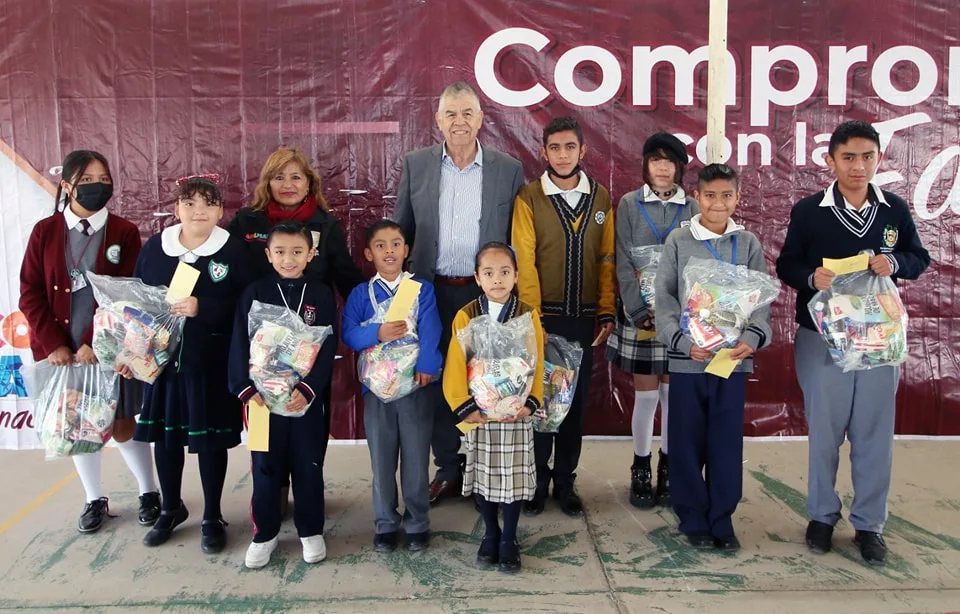 1701974907 La entrega de Becas Renace en Acolman estuvo encabezada por jpg