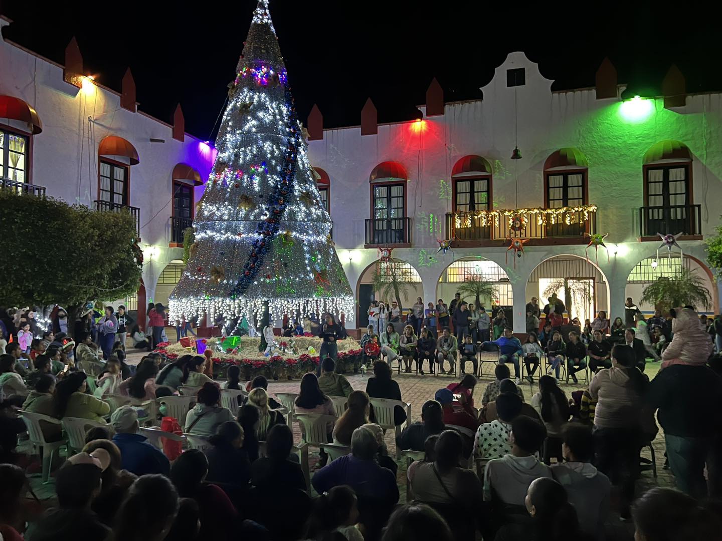 1702042975 331 En el marco de las fechas decembrinas el Presidente Municipal