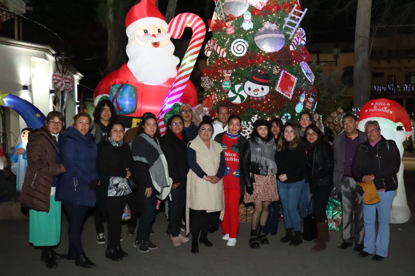 1702050825 659 Les comparto las fotos del encendido del arbol de Navidad