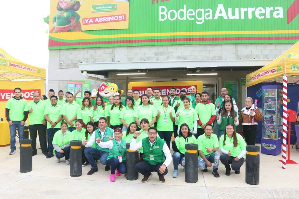 1702051388 108 Acompanada de los Integrantes del Cabildo la Presidenta Municipal Maria