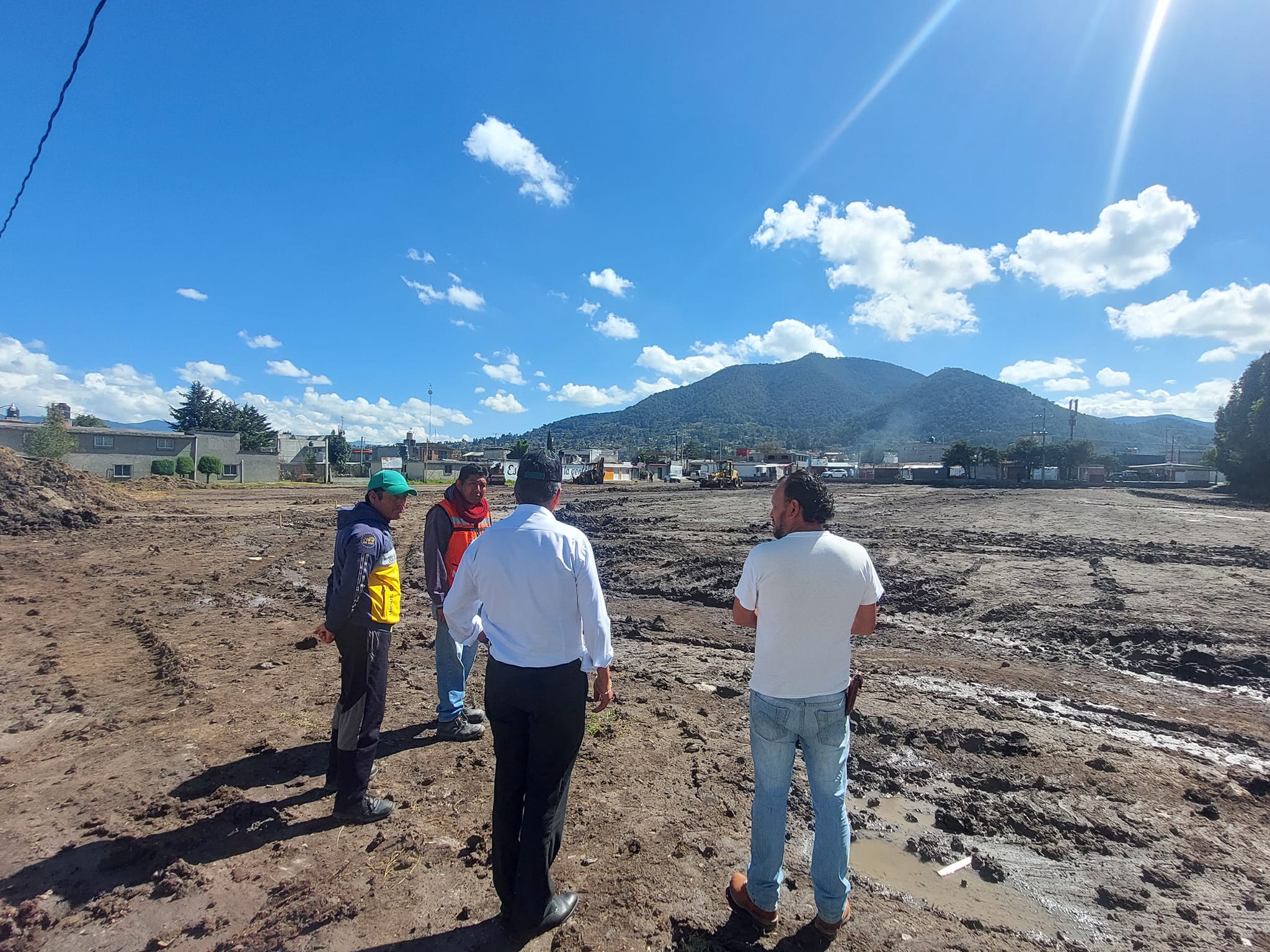 1702063341 19 Continuamos los trabajos de la Construccion de la Unidad Deportiva