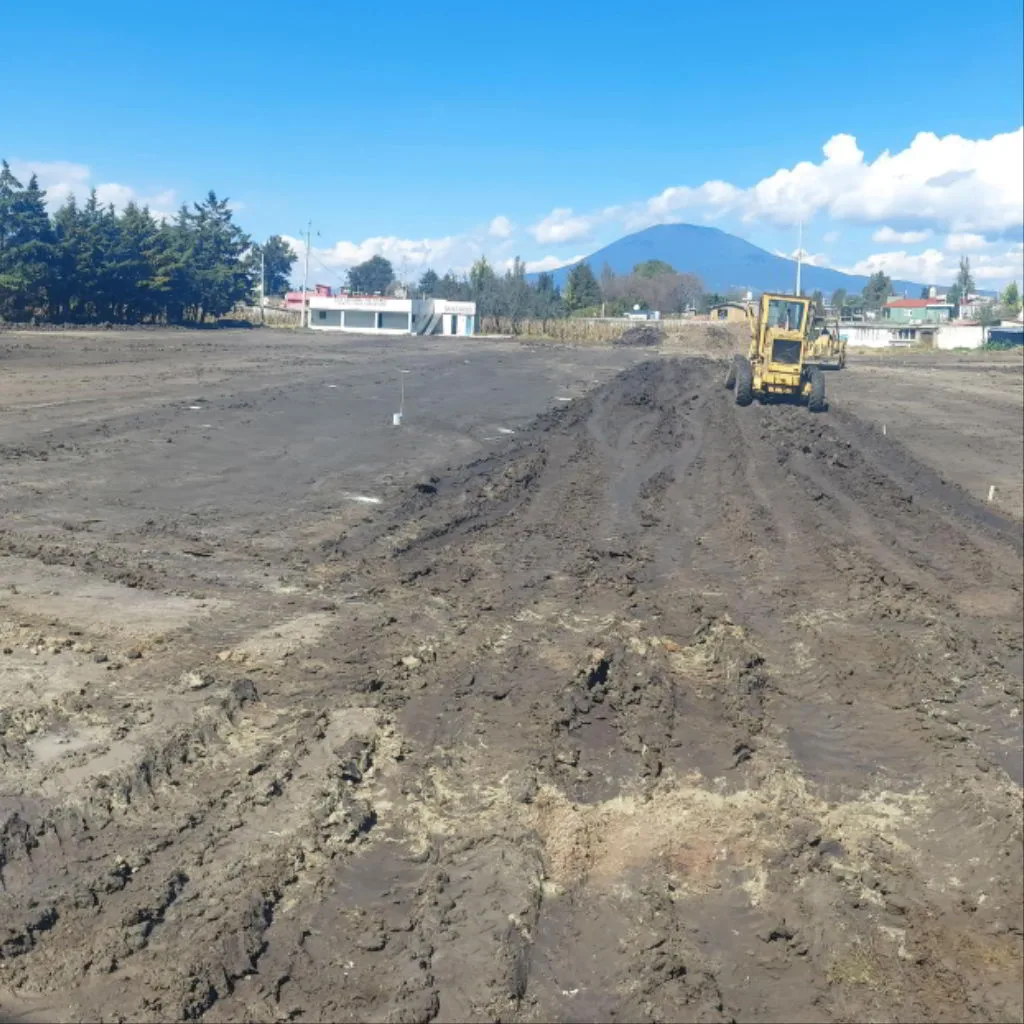 1702063357 Continuamos los trabajos de la Construccion de la Unidad Deportiva jpg