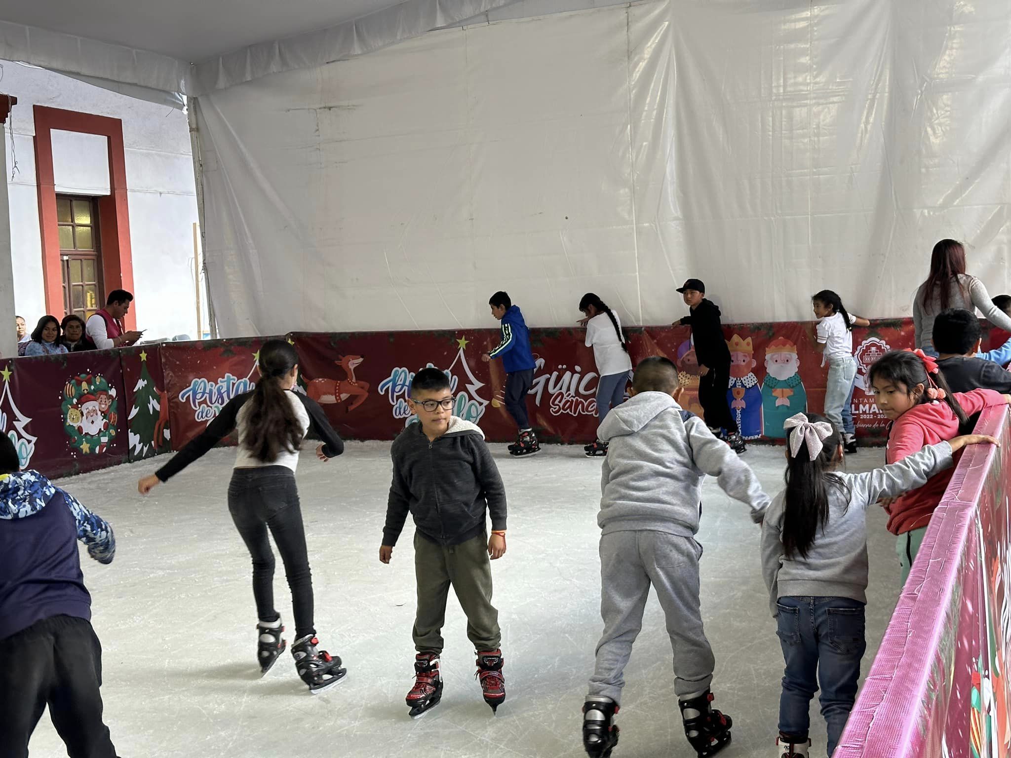 1702066336 575 El dia de hoy nuestra PistaDeHielo se engalana con la