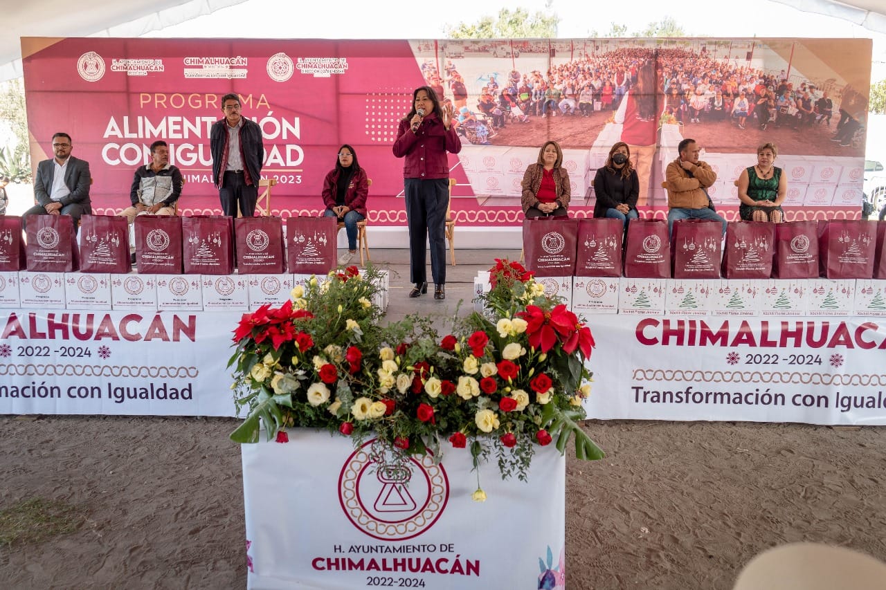 1702078330 386 XOCHITL FLORES APOYA FAMILIAS VULNERABLES CON CANASTAS ALIMENTARIAS