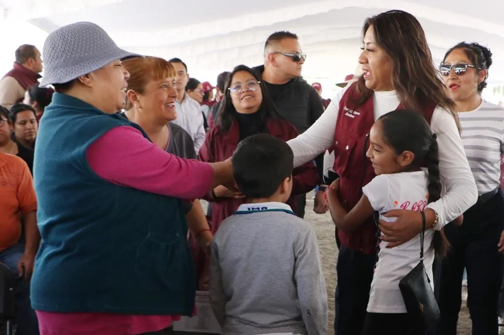 1702078345 XOCHITL FLORES APOYA FAMILIAS VULNERABLES CON CANASTAS ALIMENTARIAS jpg