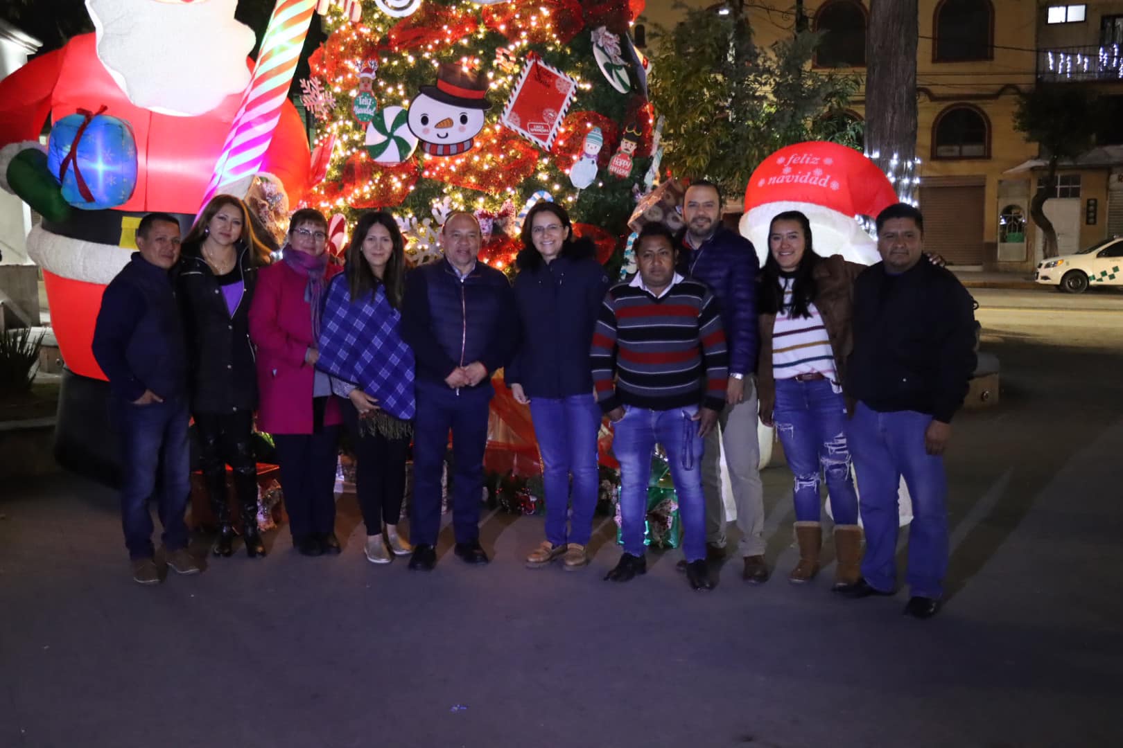 1702079925 513 Les comparto las fotos del encendido del arbol de Navidad