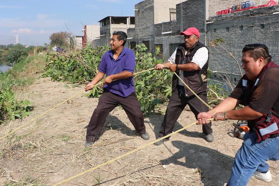 1702150470 373 REFUERZAN JORNADAS SABATINAS DE LIMPIEZA AL MARGEN DEL CANAL RIO