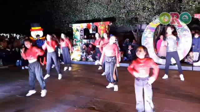 1702212315 El encendido del arbol navideno en el Pueblo Magico de