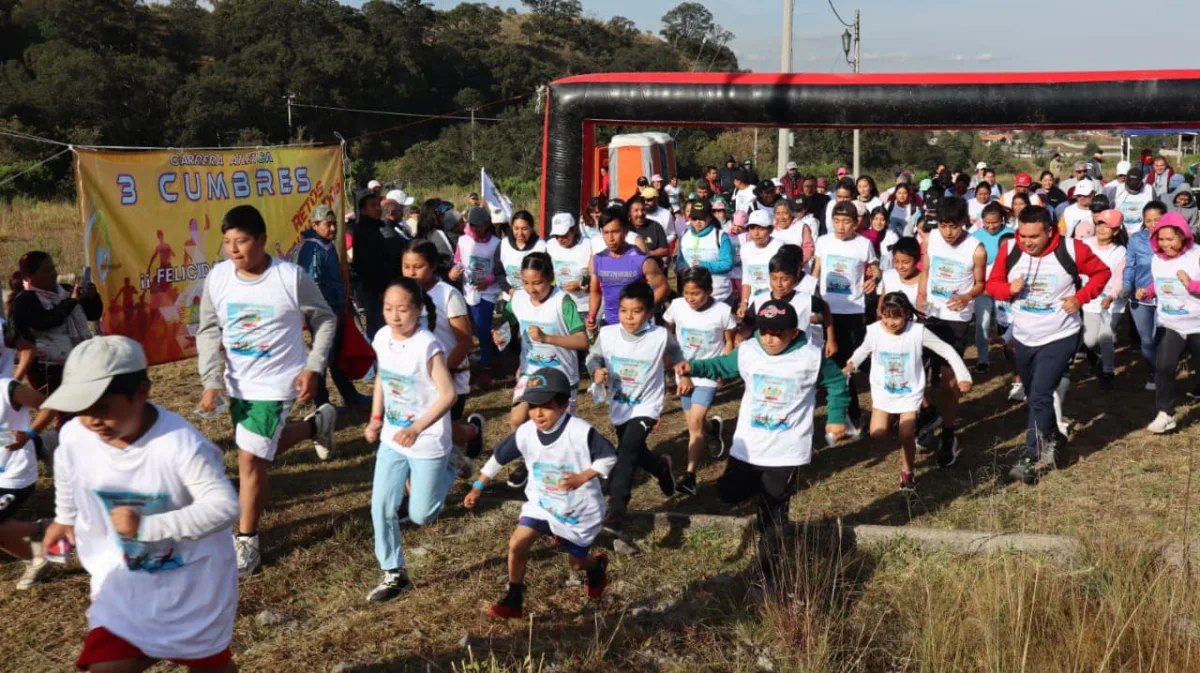 1702233959 256 Nuestro presidente municipal Abuzeid Lozano participando de la Carrera Atletic