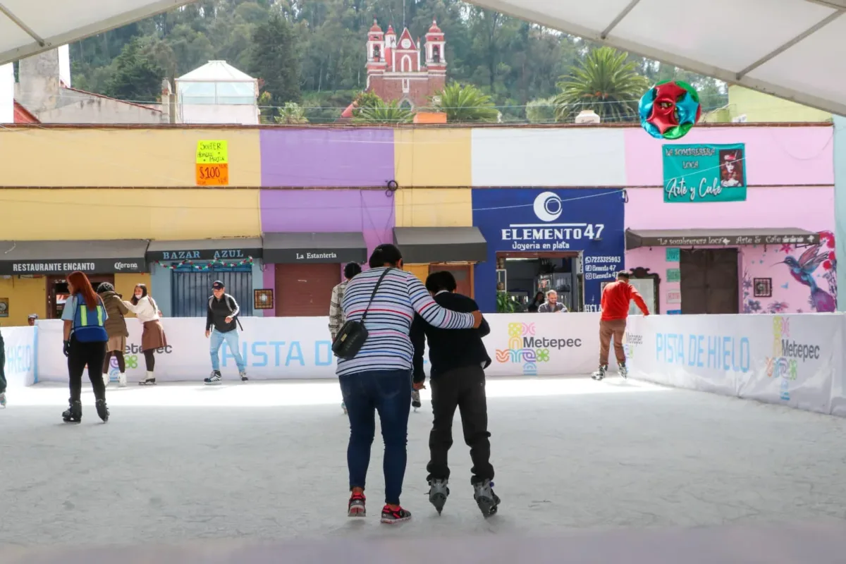 1702243621 Ven a divertirte en familia a la pista de hielo jpg