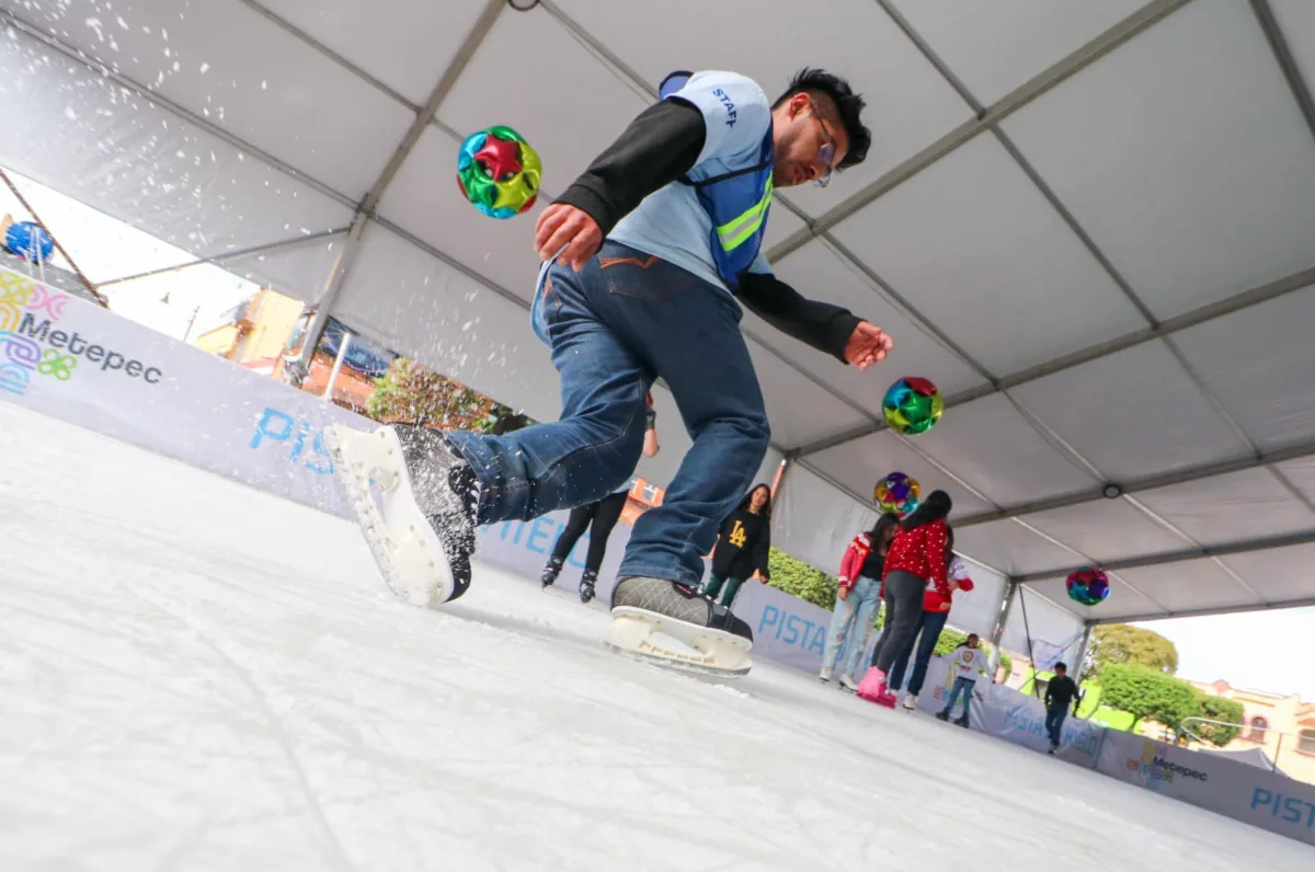 1702250903 103 Ven a divertirte en familia a la pista de hielo