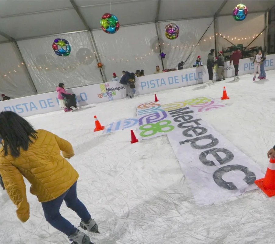 1702250931 307 Ven a divertirte en familia a la pista de hielo