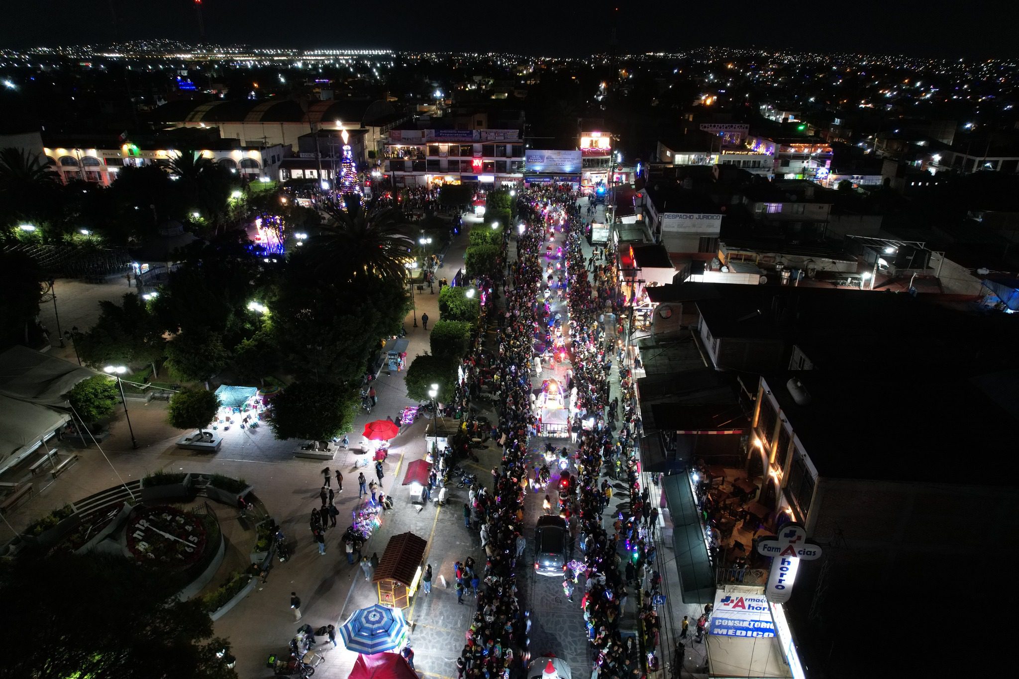 1702300228 113 Segundo Desfile Navideno lleno de magia y sorpresas en Teoloyucan