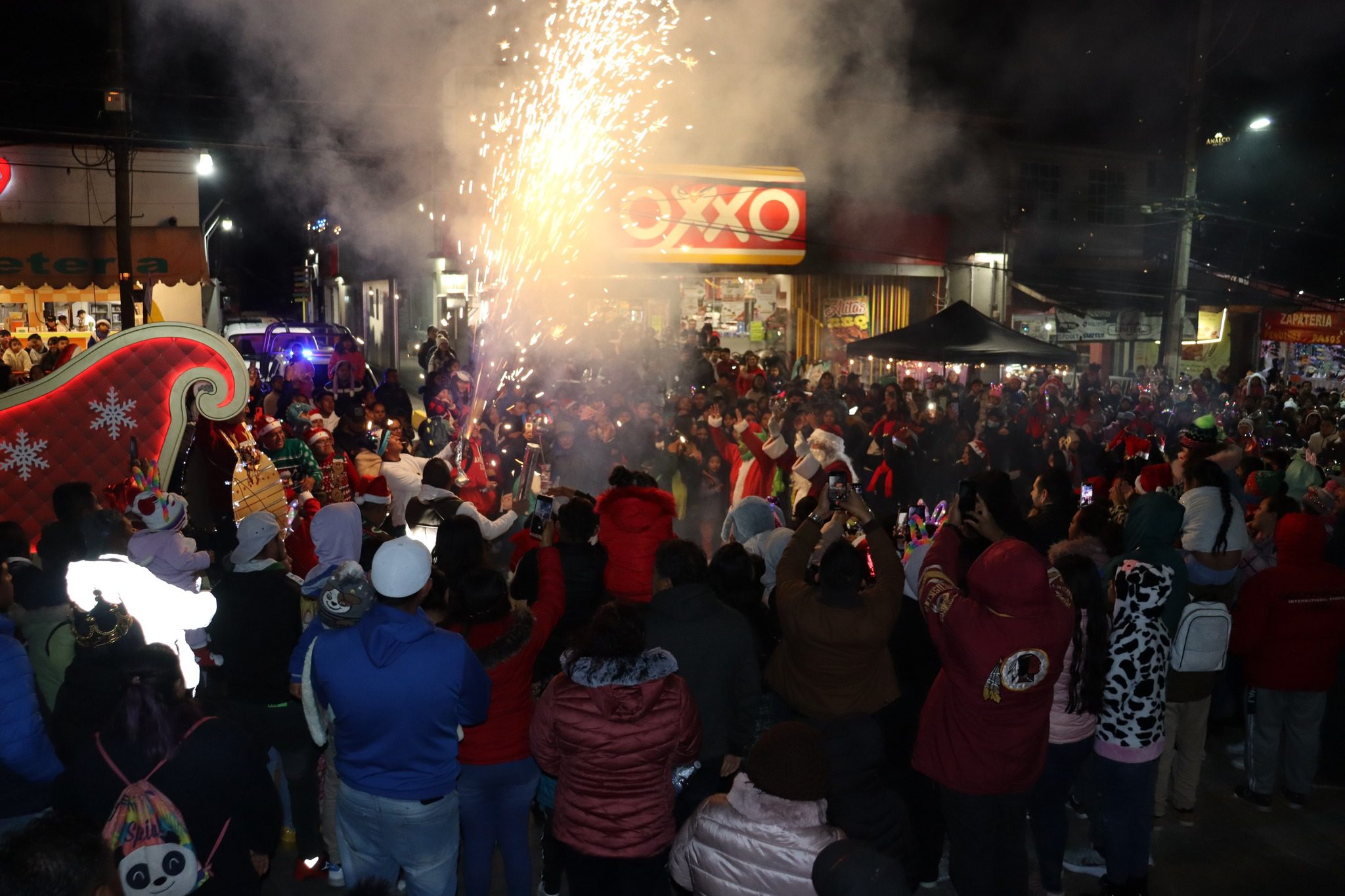 1702300247 520 Segundo Desfile Navideno lleno de magia y sorpresas en Teoloyucan