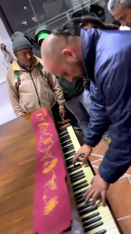 1702303840 Llega el Piano de la Esperanza al Centro Municipal de jpg