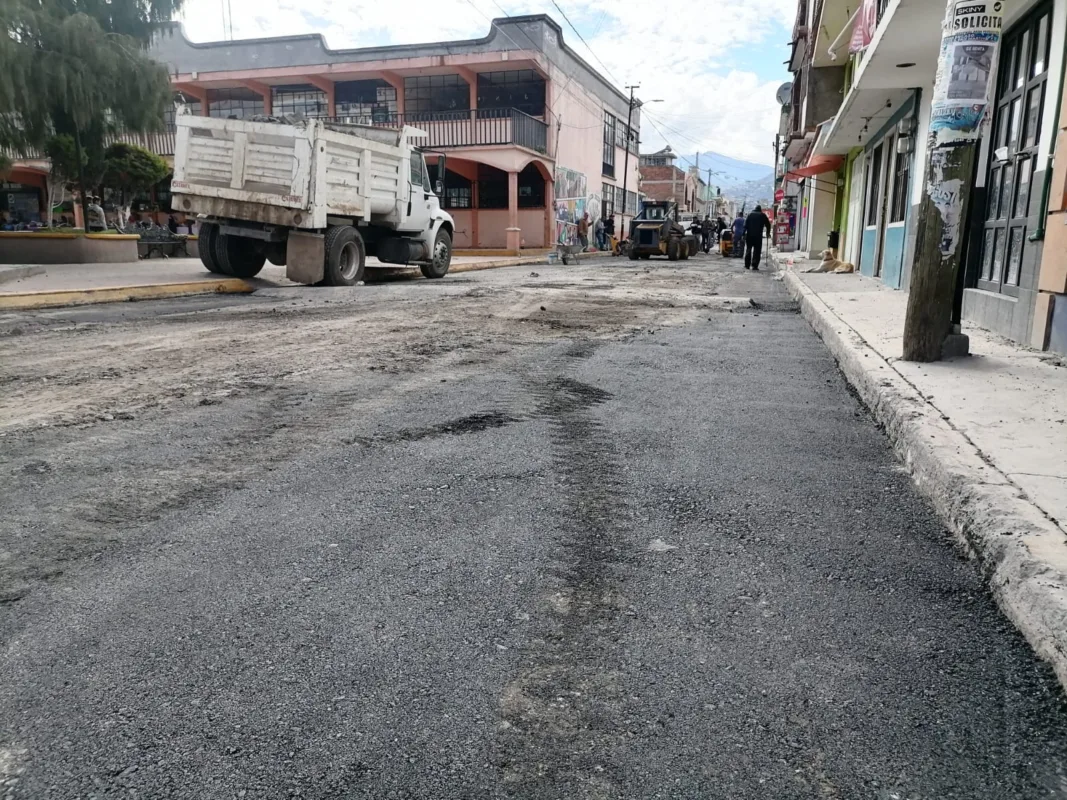 1702555450 175 Damos mantenimiento a la Calle Miguel Hidalgo de la delegacion