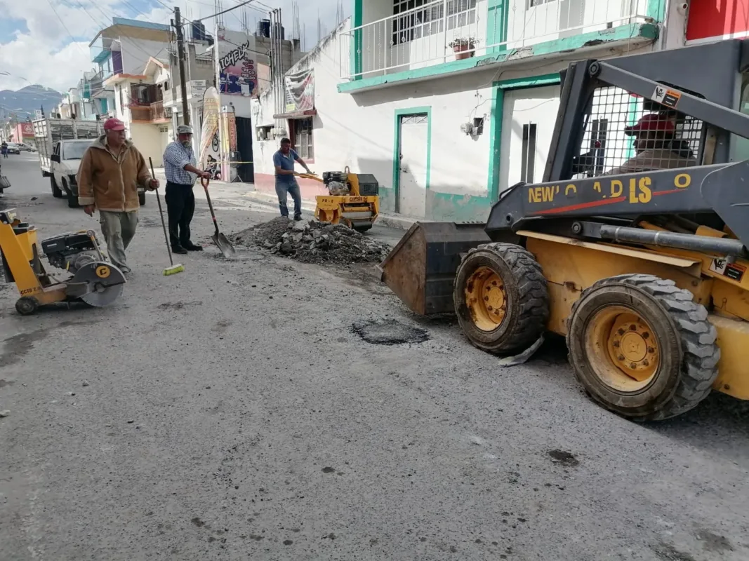 1702555467 Damos mantenimiento a la Calle Miguel Hidalgo de la delegacion jpg