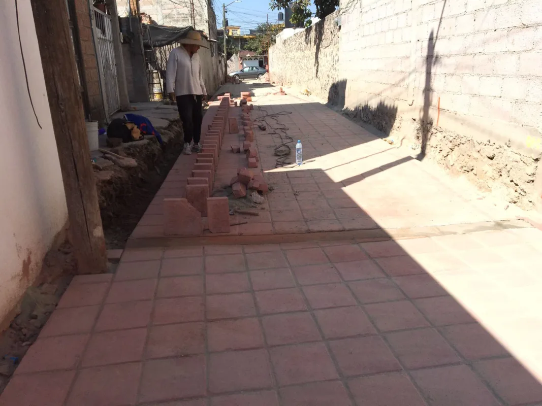 1703377084 233 En Purificacion estamos trabajando en la pavimentacion con adocreto de