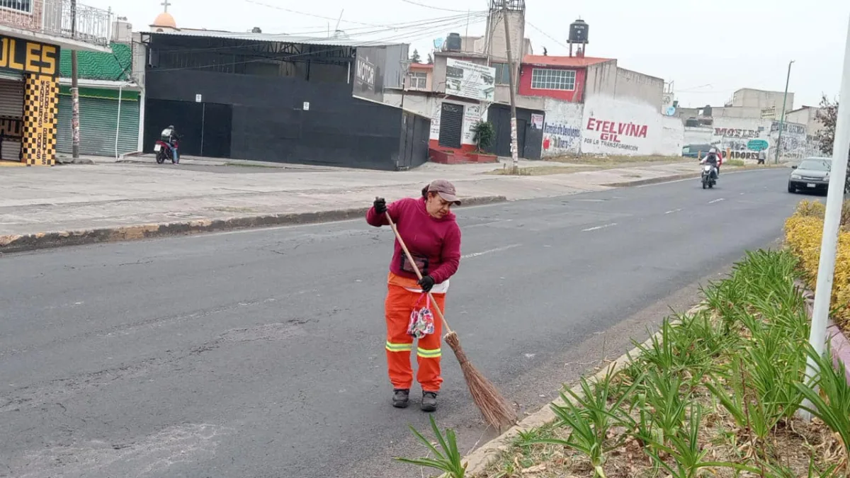 1703789285 237 Personal de ServiciosPublicos realizo trabajos de barrido papeleo y recoleccio