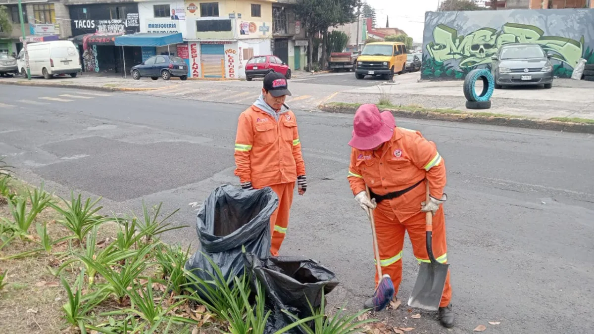 1703789285 874 Personal de ServiciosPublicos realizo trabajos de barrido papeleo y recoleccio