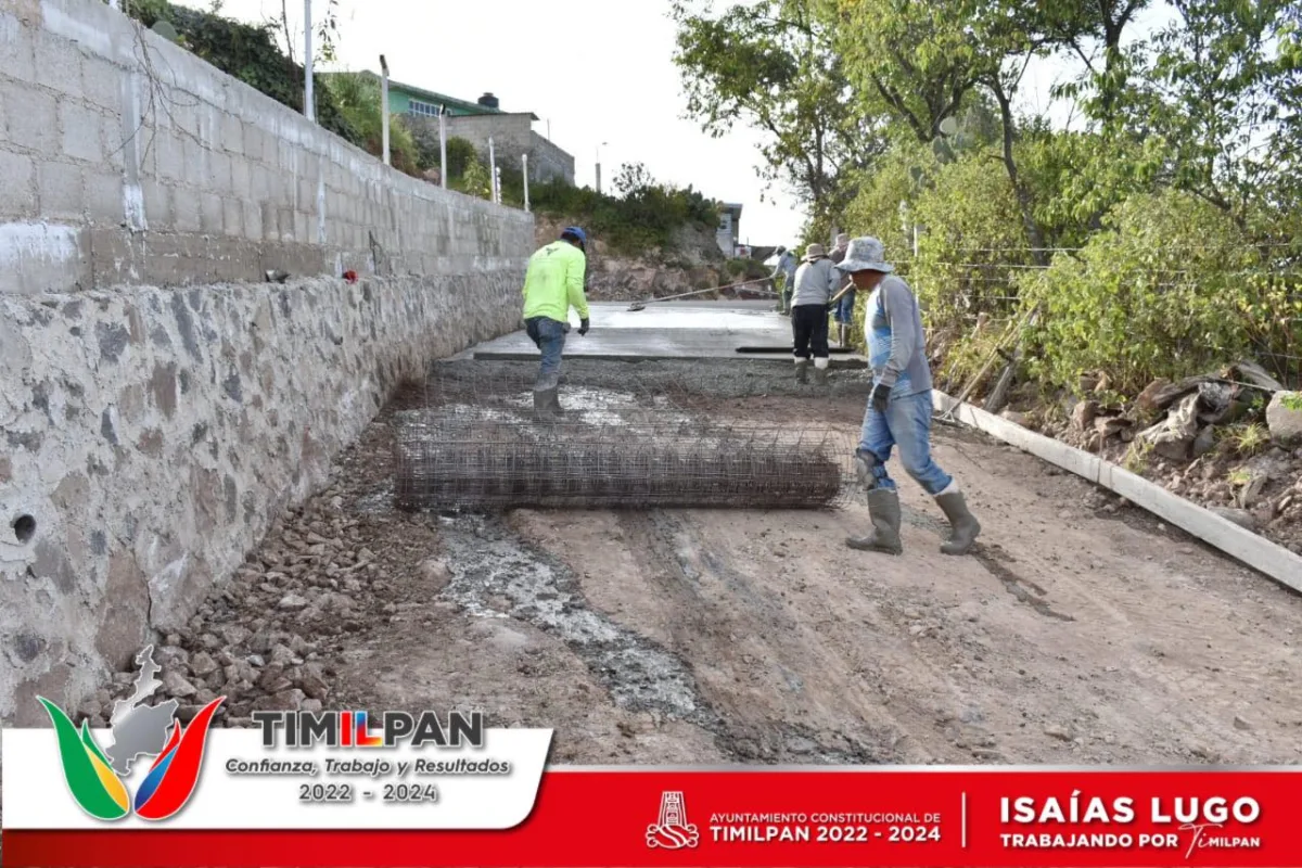 1703811243 68 Supervisando el proceso de Construccion del Encementado del Camino a