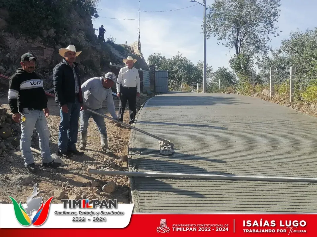 1703811251 Supervisando el proceso de Construccion del Encementado del Camino a jpg