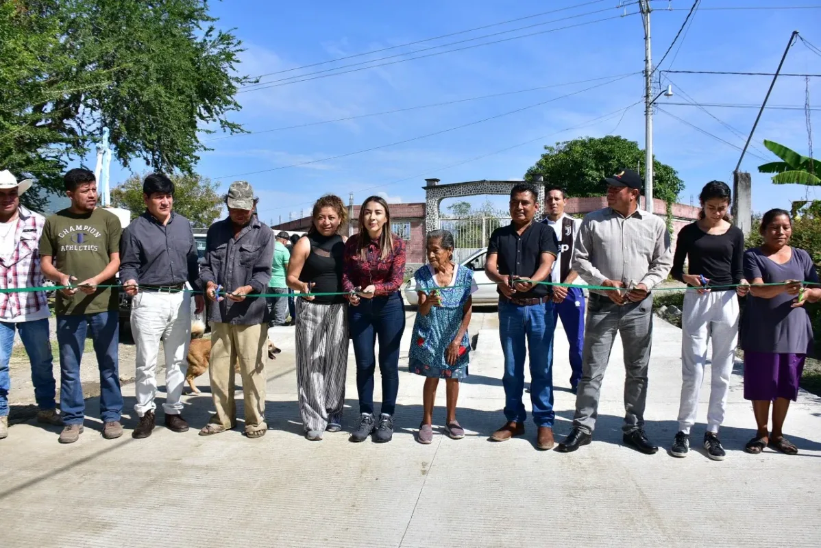 1703817133 Realizamos la entrega de la Pavimentacion con concreto hidraulico en jpg