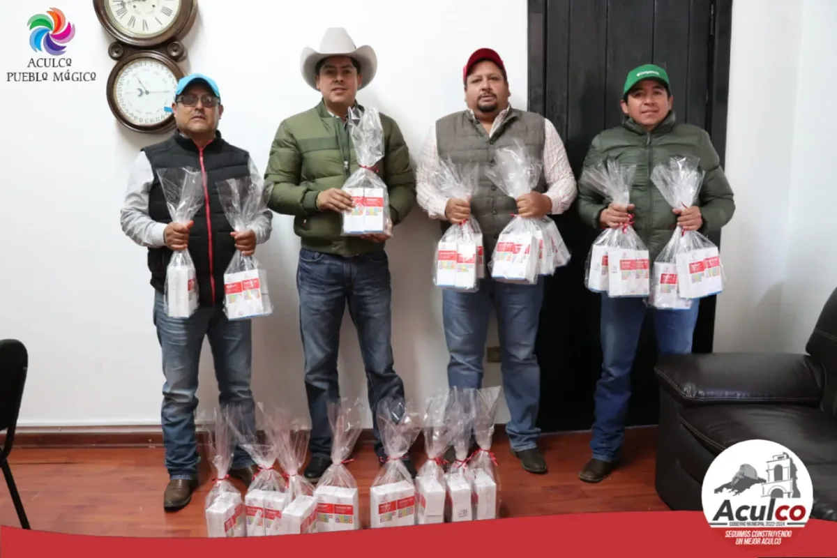 1703902088 Entrega de medicamentos a Porcicultores en el Municipio PUA jpg