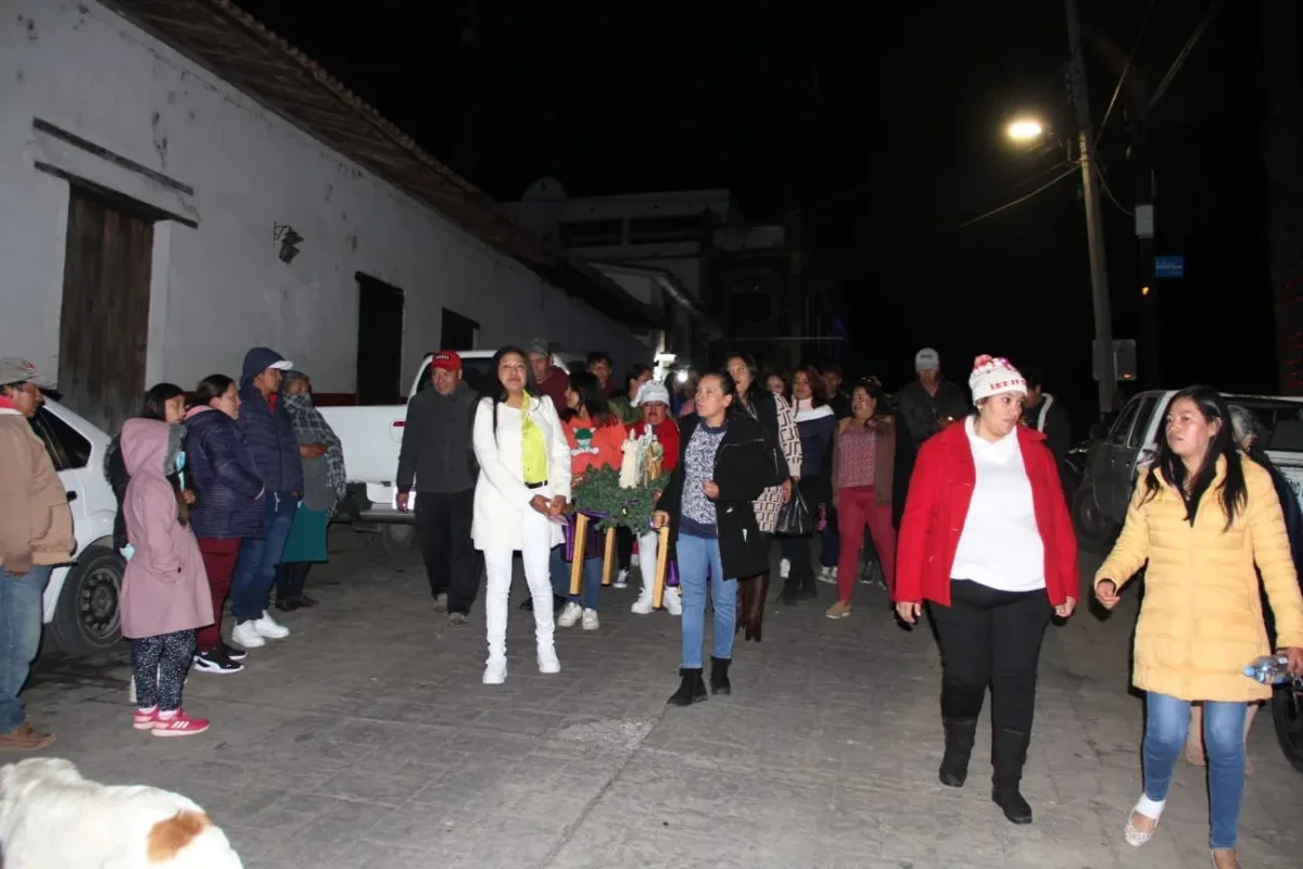 1703919851 Encendido del arbol navideno en Amanalco Con entrega de aguinaldos jpg