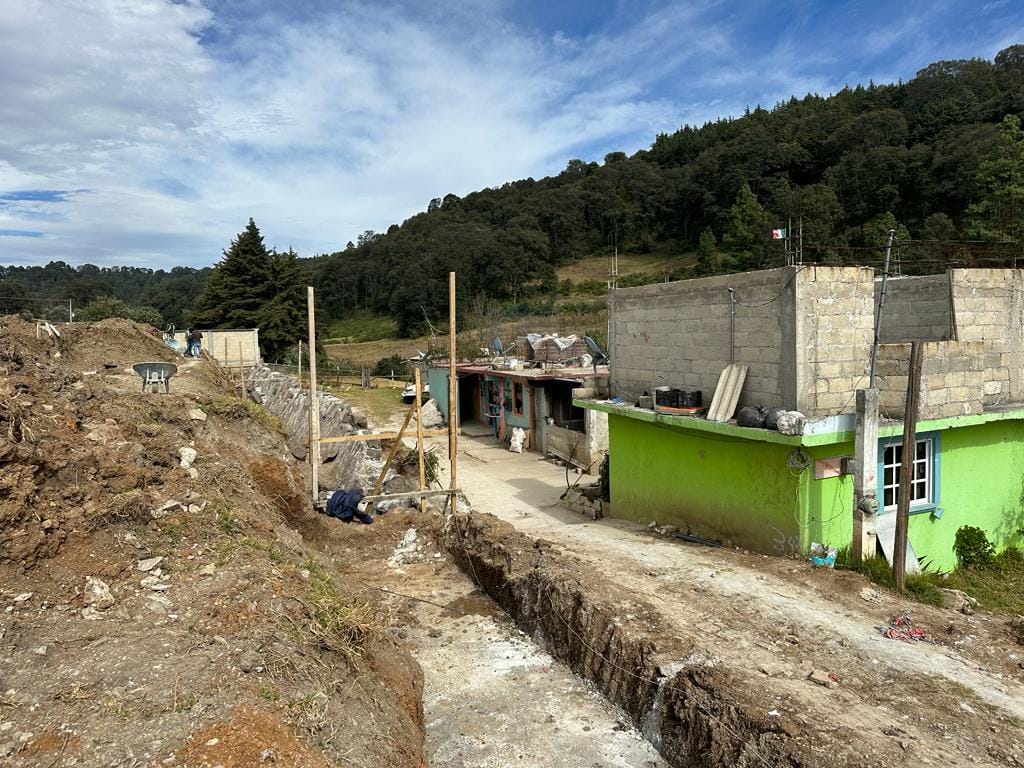 1704292565 638 En el Barrio de San Isidro la Presidenta Municipal Maria