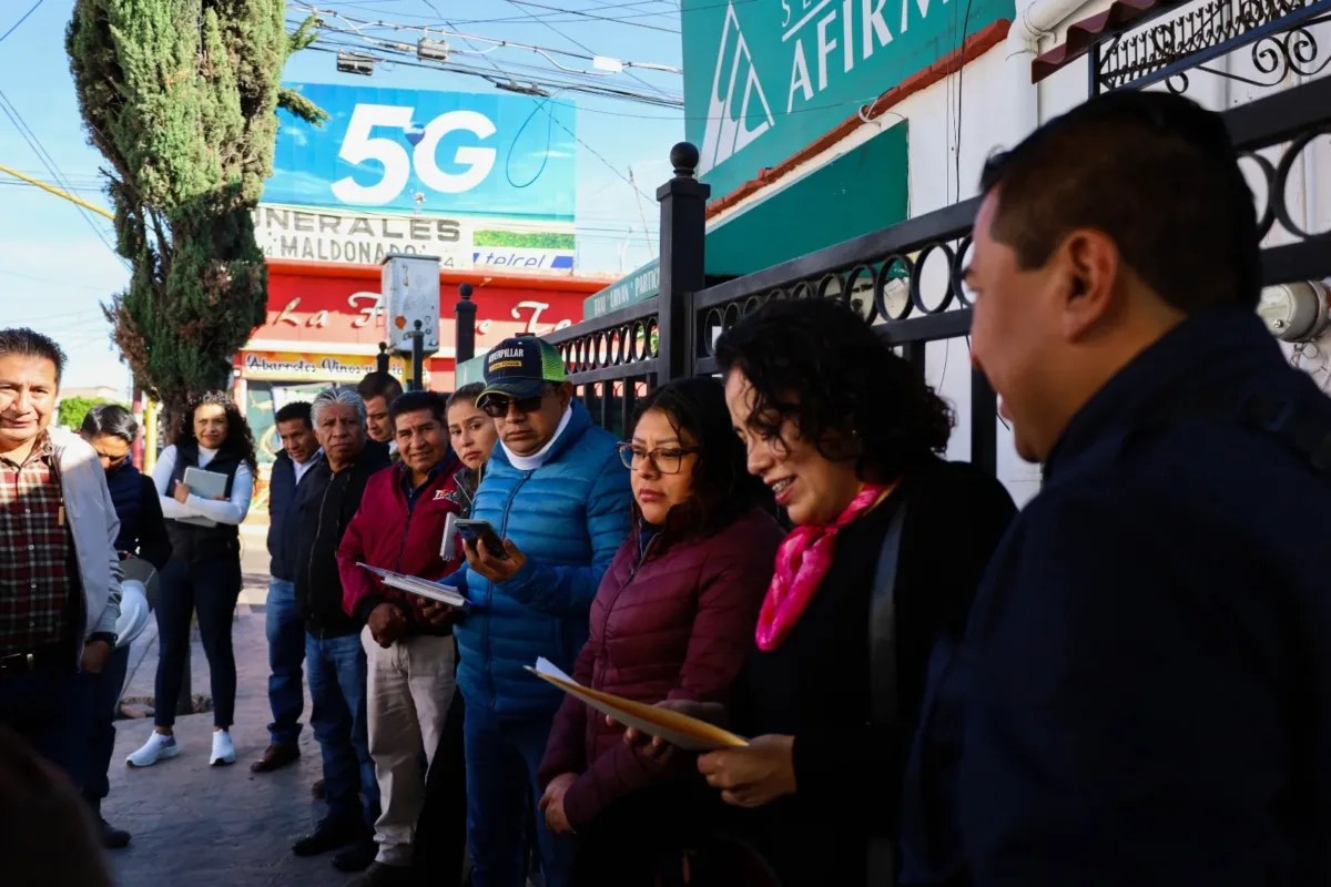 1704428174 La Presidenta Municipal Elizabeth Terrazas junto a miembros del Ayuntamiento jpg