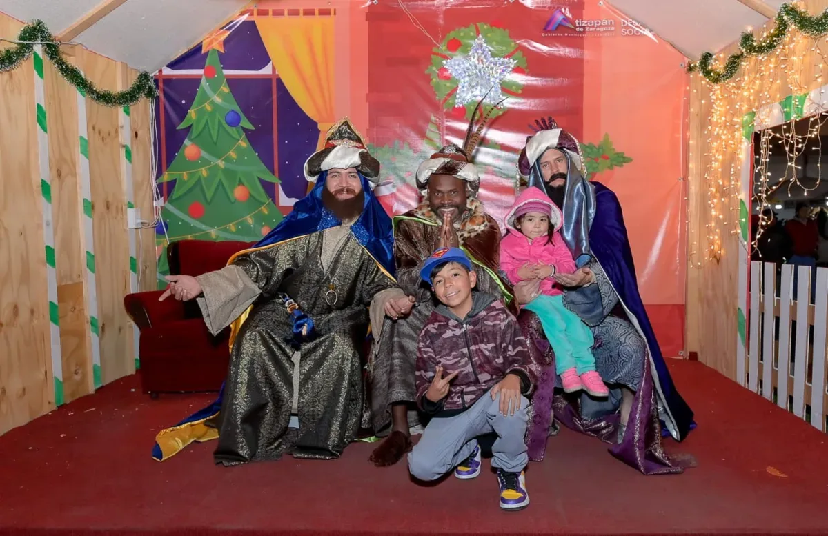 1704663974 Los Reyes Magos se hicieron presentes en la explanada del jpg