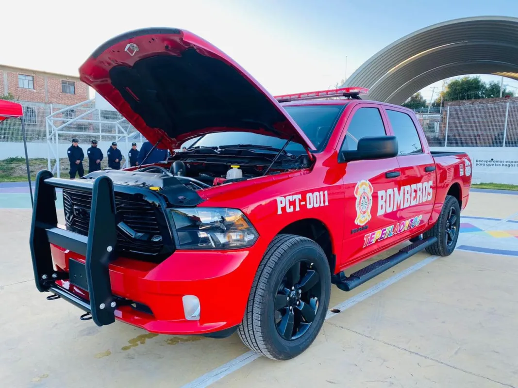 1704705004 44 Entregamos unidad nueva para la Coordinacion de Proteccion Civil Bomberos