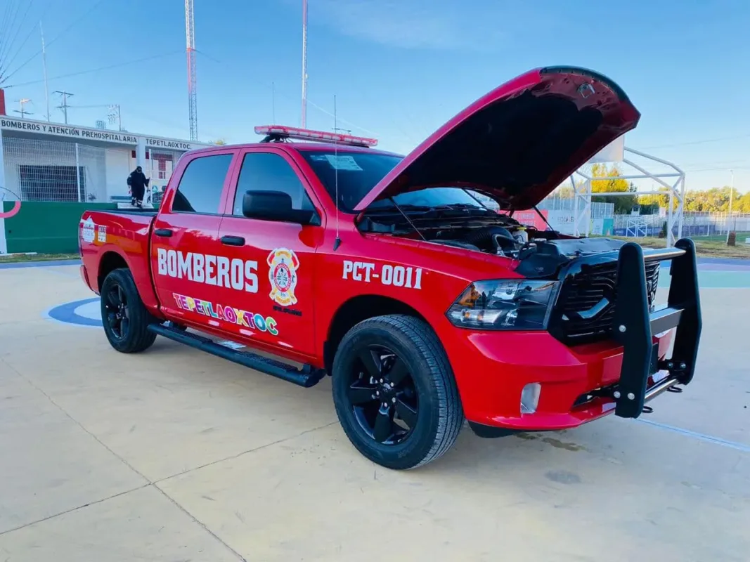 1704705012 Entregamos unidad nueva para la Coordinacion de Proteccion Civil Bomberos jpg