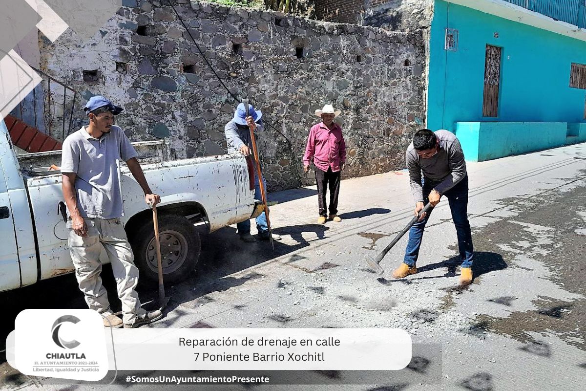 1709672619 198 Precaucion trabajamos en el drenaje de la 7 poniente Realizamos