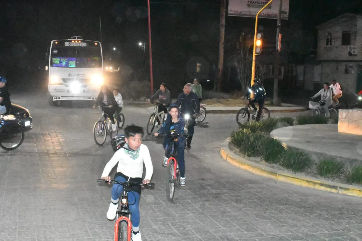 1709763030 644 Rodada Nocturna en Chapultepec En compania de familia y amigos